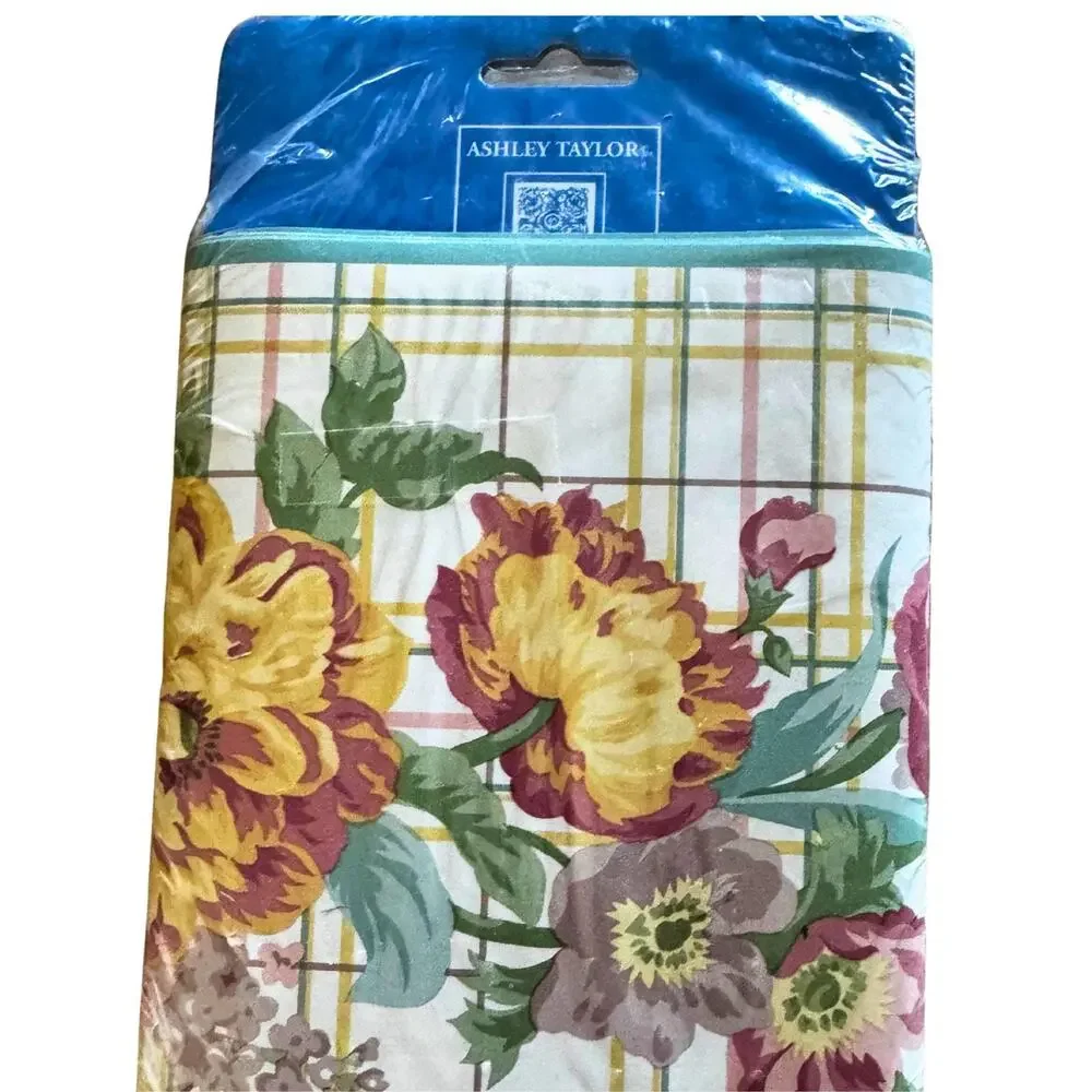 Vintage 1996 Ashley Taylor Floral Wall Border 5 Yards, Pre-Pasted & Strippable
